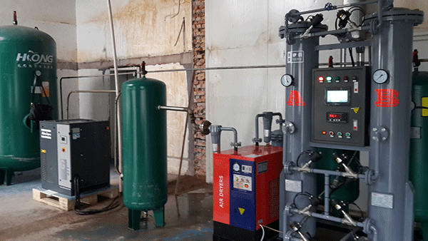 某制(zhi)藥廠使用60立(li)方，純度99.9%制氮(dàn)機使用現場(chang)