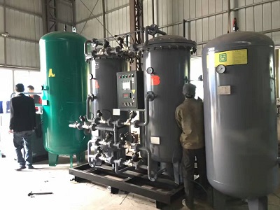 某銅材企(qi)業250立方，純度(dù)99.99%變壓吸附制(zhì)氮機安裝現(xiàn)場