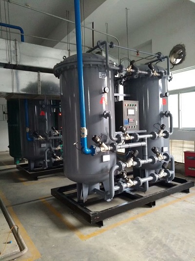 某化工企業(yè)兩台300立方，純(chun)度99.9%制氮機現(xiàn)場